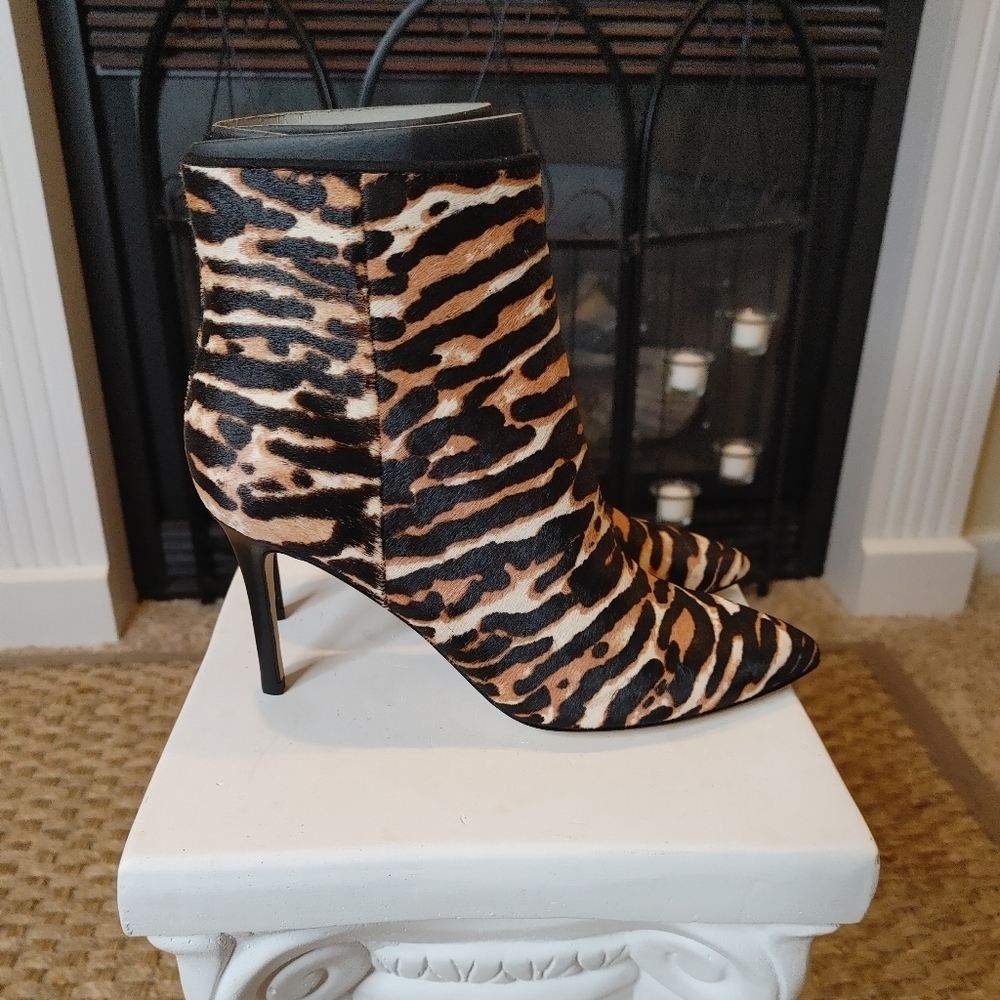 NINE WEST FHAYLA 💥NEW IN BOX💥 POINTED TOE BOOTIE,BLACK MULTI PONY 6M - Picture 7 of 16